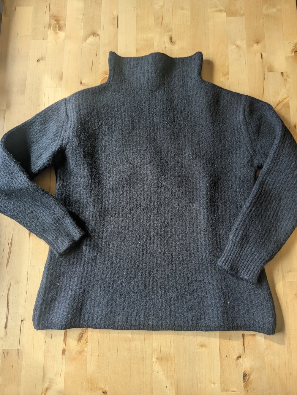 Wilfred Mockneck Black Sweater Size Small 100% Merino Wool Sweater Made in Italy